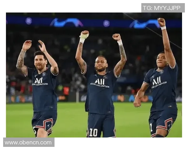 德甲精彩对决里昂逆转巴黎圣日耳曼神扑瞬间引发全场狂欢与转会传闻