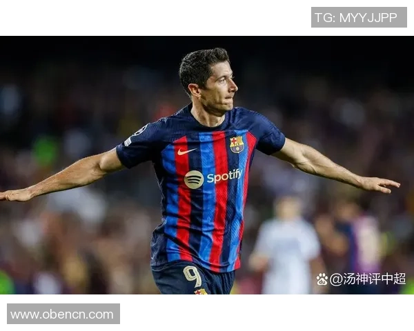 意甲精彩对决巴萨4-3逆转曼联帽子戏法点燃全场激情